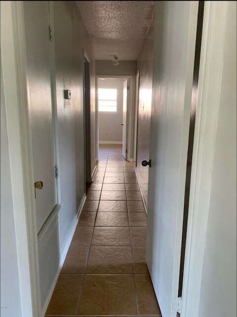 Building Photo - 830 Lakewood Pl
