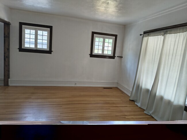 Building Photo - 2928 S Lamonte St