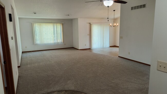 Building Photo - 120 Copper Village Cir