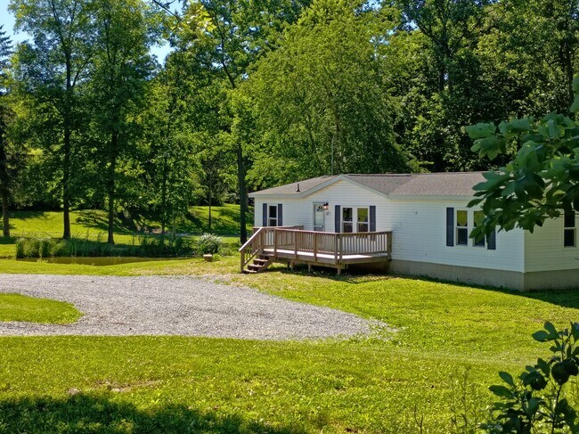 Building Photo - 10 Deer Lk