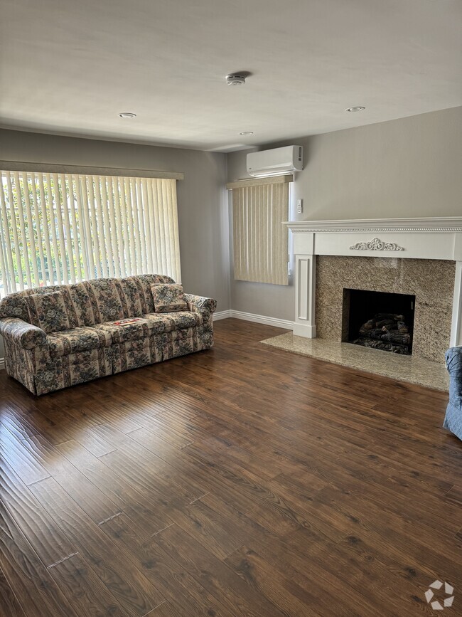 Living Room - 6247 Oak Crest Way