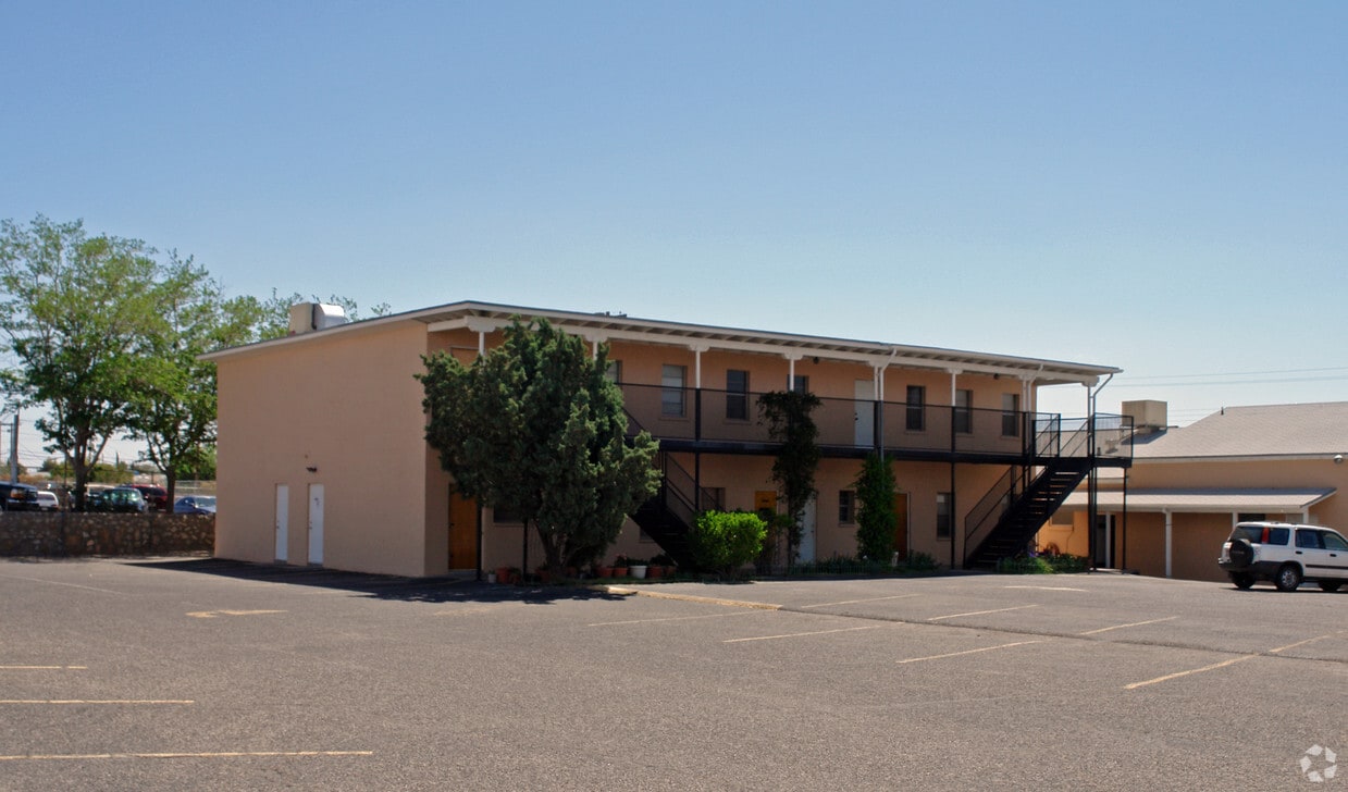 Primary Photo - 1500 Mescalero Dr