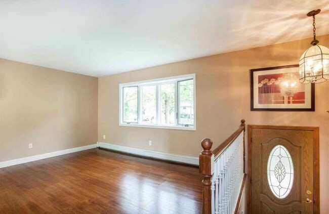 Building Photo - 131 Greenhaven Dr