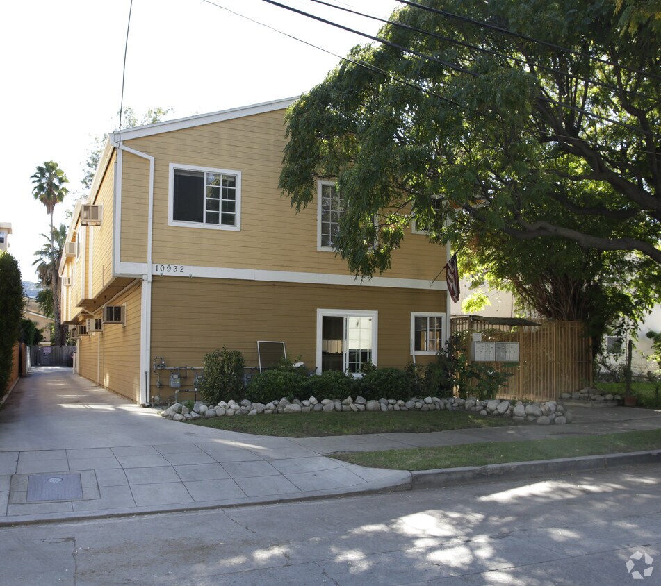 Foto del edificio - 10932 Bloomfield St