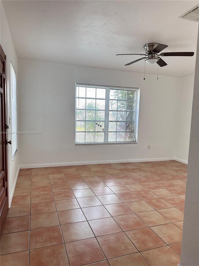 Foto del edificio - 3654 SW 25th Terrace