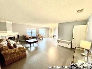 Foto del edificio - 6322 Regency Wood