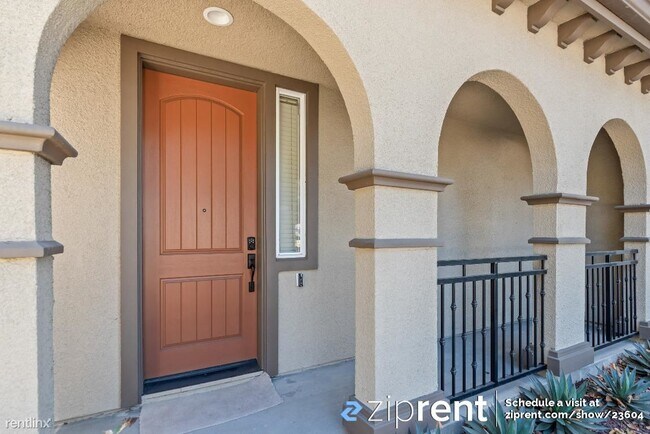 Building Photo - 2 br, 2.5 bath Townhome - 33475 Alvarado-N...