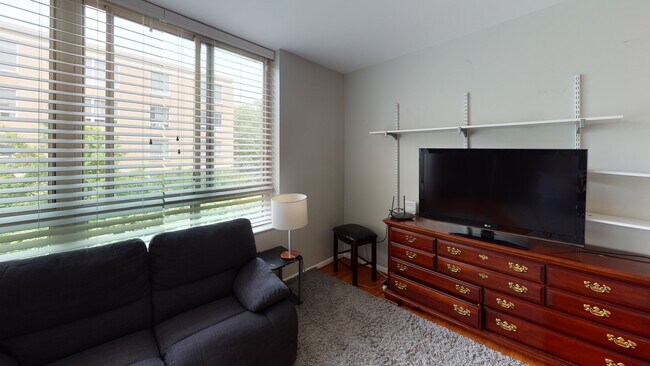 Foto del edificio - 355 I St SW