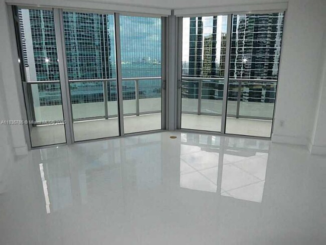 Building Photo - 1300 Brickell Bay Dr