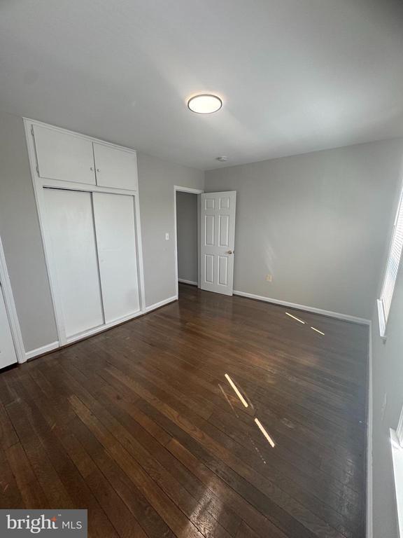 Building Photo - 450 Roundview Rd