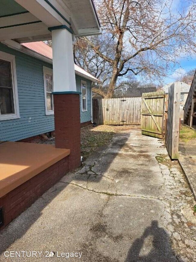 Building Photo - 3 br, 1 bath House - 2317 East 5th Avenue