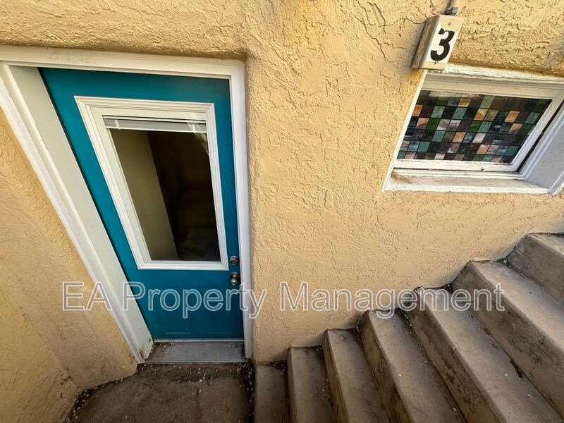 Primary Photo - 114 Maple St NE