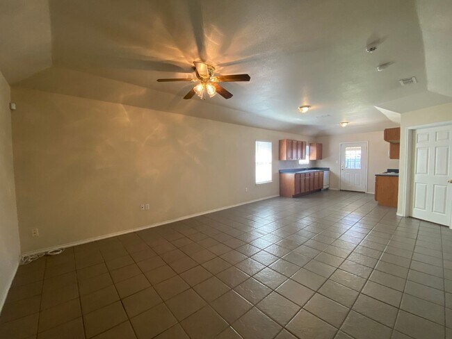 Building Photo - 2/2/1 One Story Duplex / Ceramic Tile/ No Carpet / Fenced in Yard / CISD
