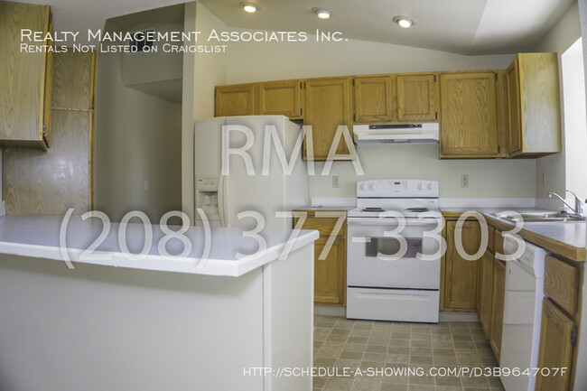 Building Photo - 1165 N Iris Ave