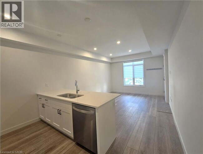 Photo du bâtiment - 405 Myers Rd