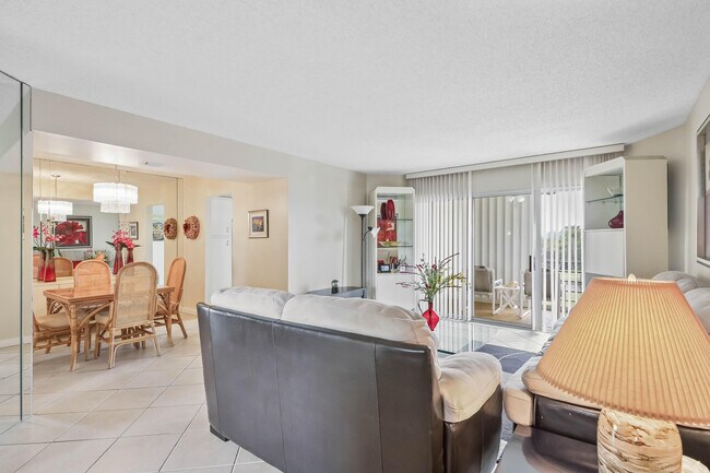 Building Photo - 3951 Via Poinciana