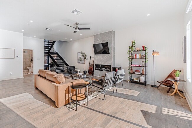 Foto del edificio - 422 W 9th St
