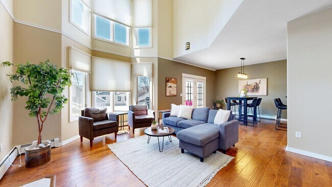 Building Photo - Beautiful Townhome-Fort Collins