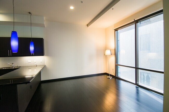 Foto del edificio - 655 S Hope St