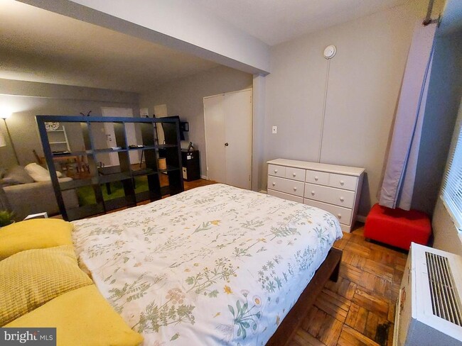 Foto del edificio - 1727 Massachusetts Ave NW