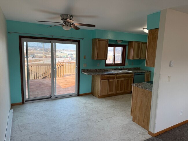 Foto del edificio - 4 Bedroom, 2 Bath Home for Rent in Black Hawk SD