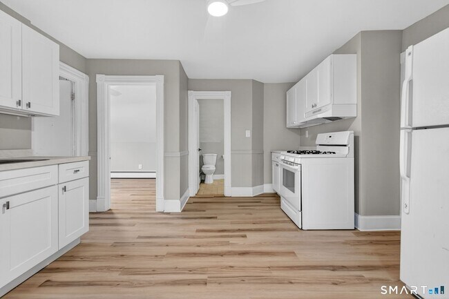 Foto del edificio - 129-131 Francis Avenue Unit 3rd Floor
