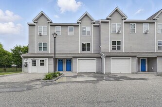 Building Photo - 62 Chestnut St