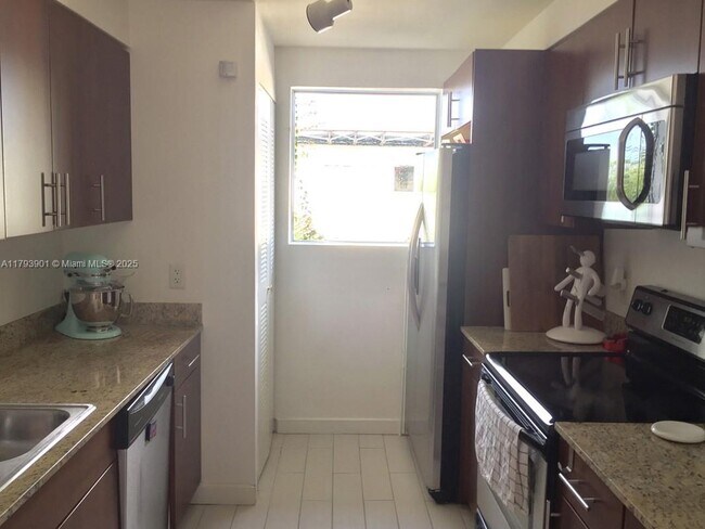 Foto del edificio - 7422 NE 6th Ct