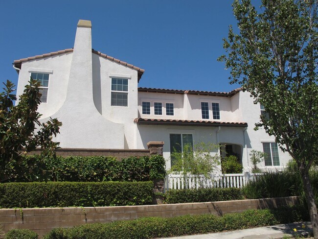 Foto del edificio - Four Bedroom Three Bathroom Home in the Ha...