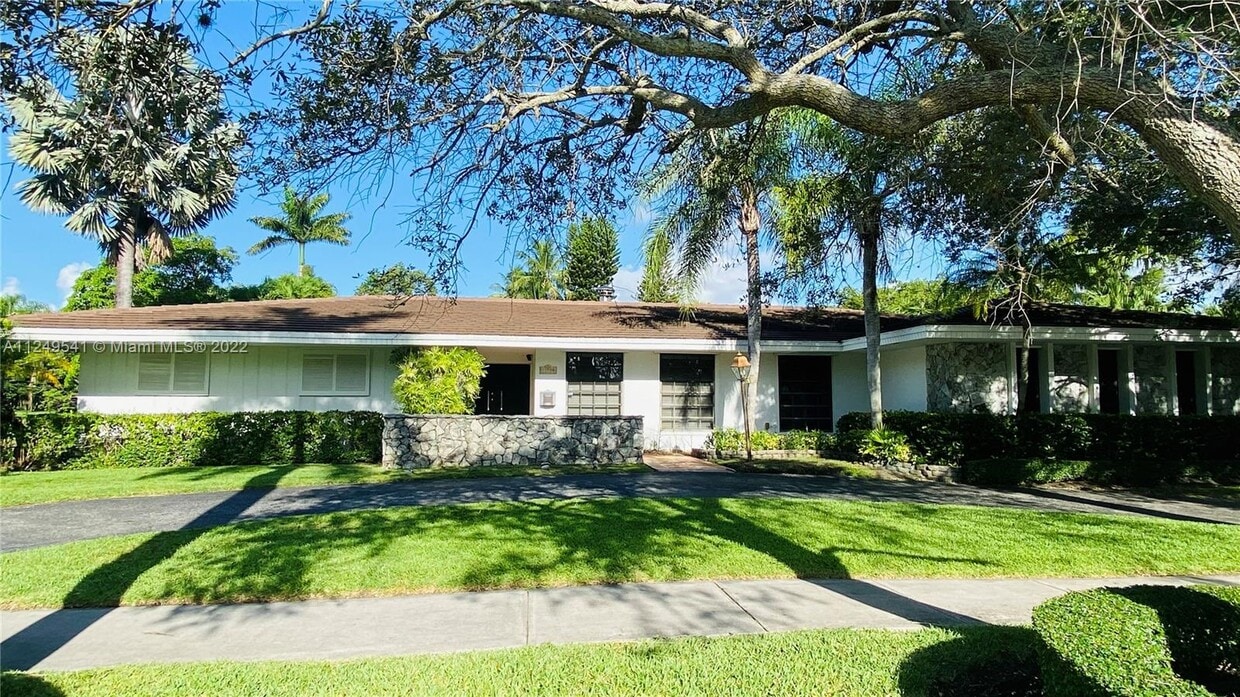 Primary Photo - 11700 SW 72nd Ave