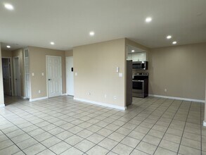 Building Photo - 588 Millar Ave