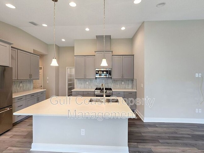Building Photo - 12554 Oak Hill Way