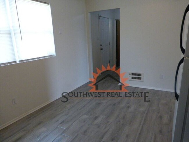 Building Photo - Charming 3 bedroom home.