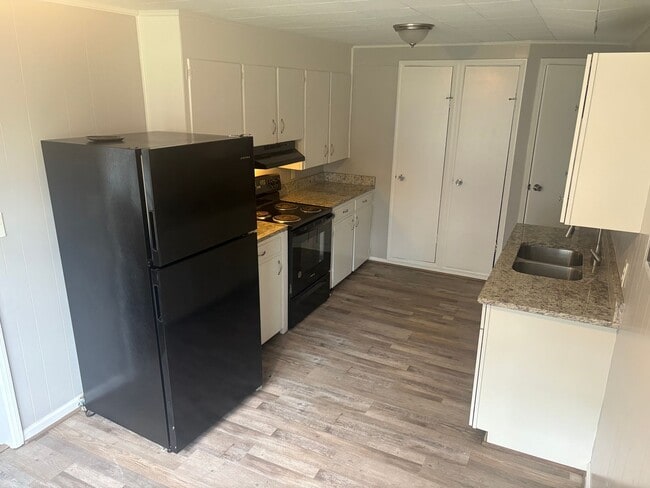 Building Photo - 3/2 in Midfield