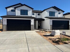 Building Photo - 2782 N Clark Pkwy