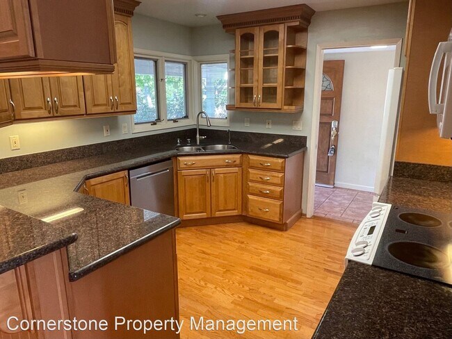 Foto del edificio - 4 br, 2.5 bath House - 1660 Kamsack Drive