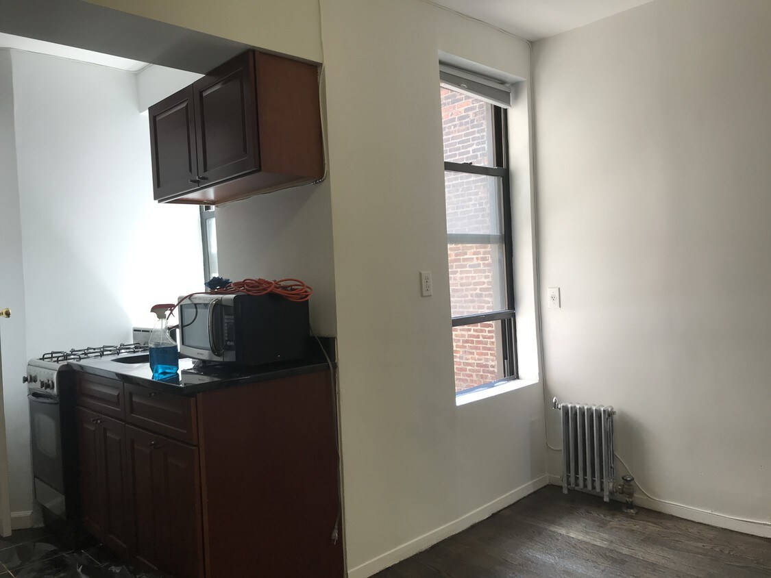 Foto principal - 86 E 4th St