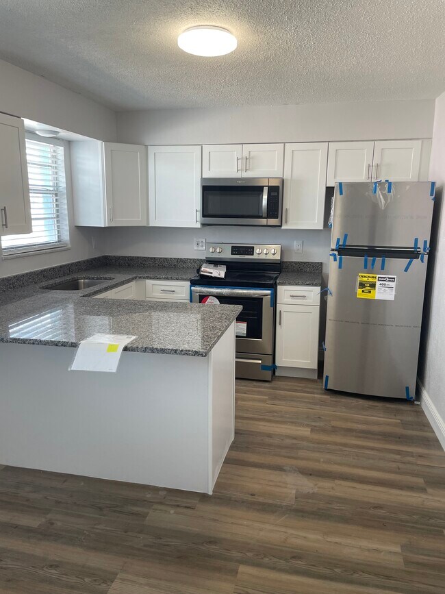 Foto del edificio - 121 Marcelle Ave