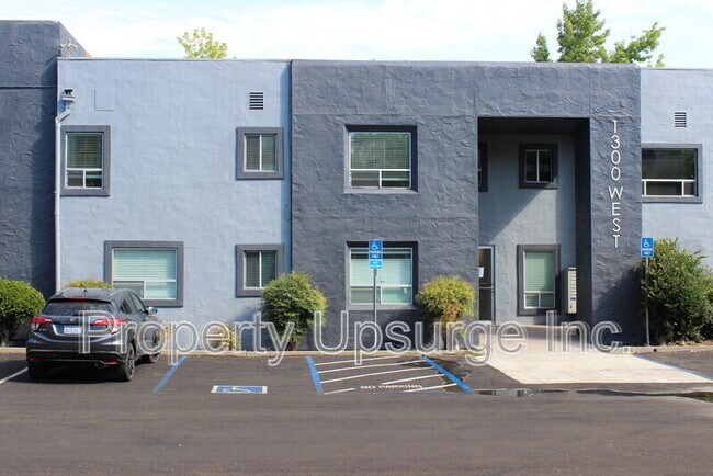 Foto del edificio - 1300 West St