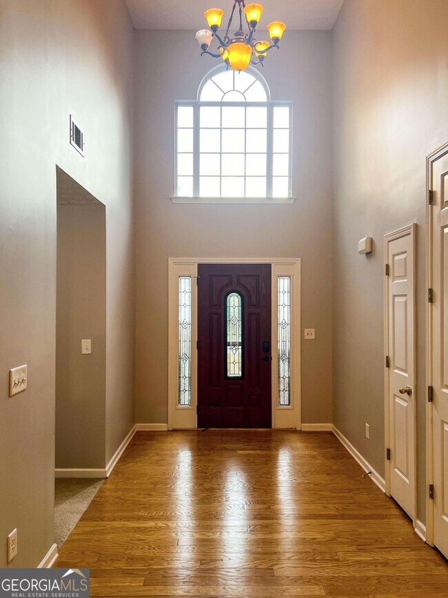 Building Photo - 4011 Oak Crossing Dr NE