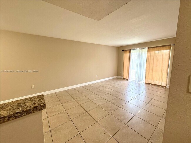 Foto del edificio - 5112 NW 79th Ave
