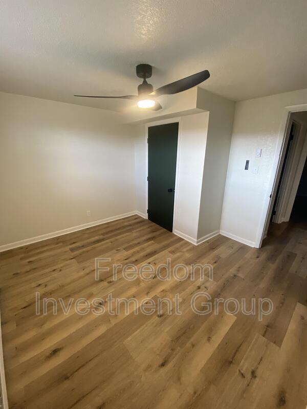 Foto del edificio - 567 Whitecrest Dr