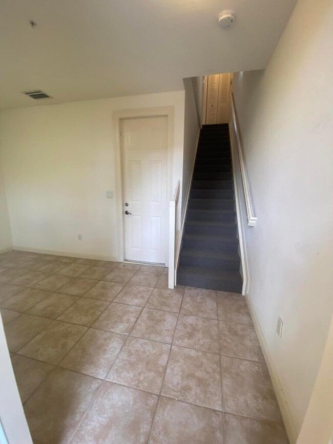 Building Photo - 410 Amador Ln