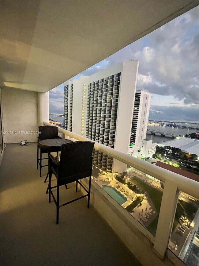 Foto del edificio - 1717 N Bayshore Dr