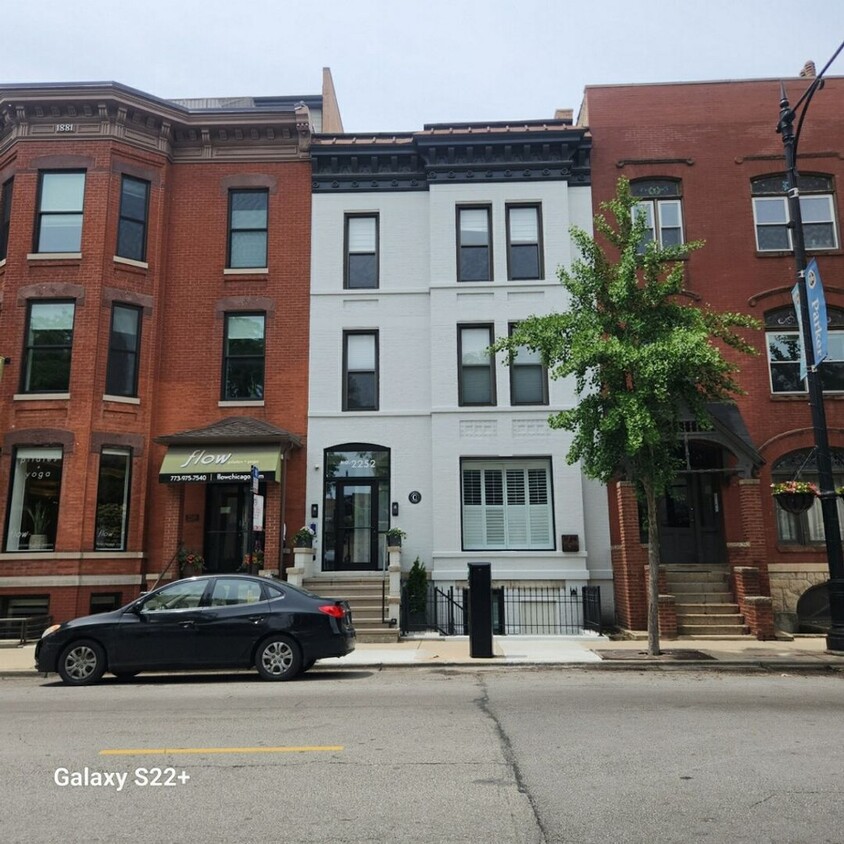 Foto principal - 2252 N Clark St