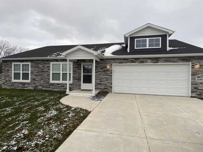 Building Photo - 3190 W 63rd Ln