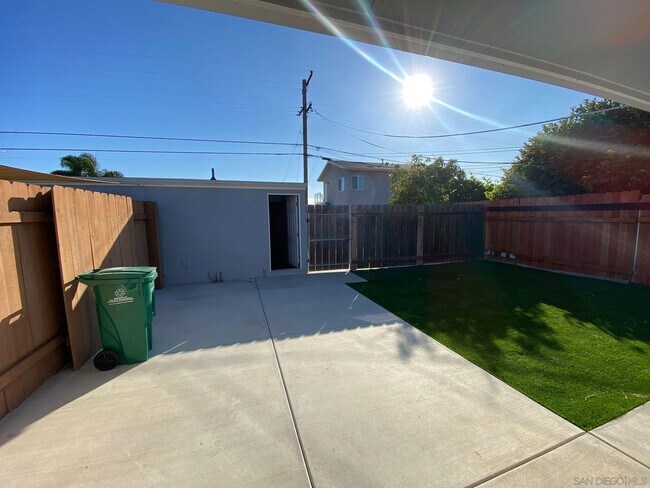Foto del edificio - 4384 Clairemont Dr