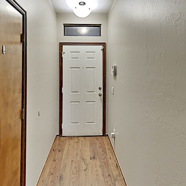 Foto del edificio - Nice 4 Bedroom 2 Bath Home in Mustang Schools