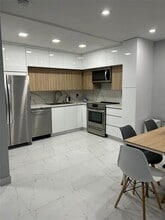 Building Photo - 21 Jacaranda Dr