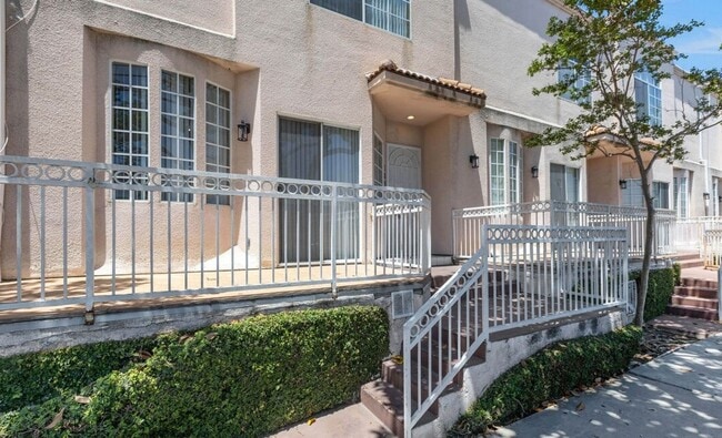 Bright, Spacious 3 Bedroom Home with Garage, A/C, Private Outdoor Space + Prime South Bay Location - Bright, Spacious 3 Bedroom Home with Garage, A/C, Private Outdoor Space + Prime South Bay Location